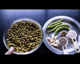 हिरव्या मुगाची भजी (hirvya moongachi bhaji recipe in marathi) रेसिपी स्टेप 1 फोटो 