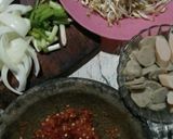 Foto langkah ke 2 dari resep Kwetiaw Goreng Pedas.