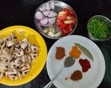 मटर मशरूम की मसालेदार सब्जी रेसिपी चरण 2 फोटो