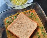 चीझ गार्लिक ऑम्लेट टोस्ट (Omelette toast recipe in Marathi) रेसिपी स्टेप 4 फोटो 