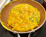 Foto del paso 4 de la receta: Tortilla española de brócoli y zanahorias 🥕 🥦