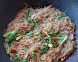 Foto langkah ke 3 dari resep Bihun Jagung Goreng Sehat.