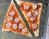 Foto langkah ke 6 dari resep Pizza Roti Tawar.