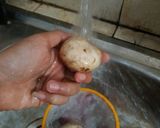 Foto langkah ke 1 dari resep Cumi Hitam Jamur Merang.