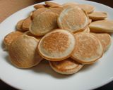 A picture of step 7 of Fluffy, Moist Homemade Dorayaki.