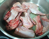 Foto del paso 1 de la receta: Conejo con verduras pochadas