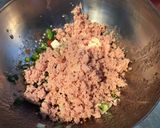 Une image de l'étape 4 de Tomates roses farcies ricotta,jambon blanc et oignon nouveau au citron caviar.