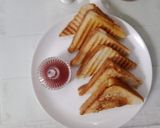 A picture of step 9 of Grilled Toast with fillings of potatoes and paneer.