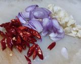 Foto langkah ke 1 dari resep Tumis Cumi Buncis Wortel.