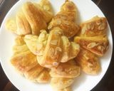Hình bước làm 17 của món Croissant (Bánh sừng bò)
