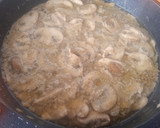 Foto del paso 5 de la receta: Muslitos de pollo en salsa con setas portobello