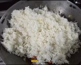 A picture of step 5 of Veg Schezwan Fried Rice.