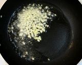A picture of step 5 of Thai Pineapple Fried Rice.