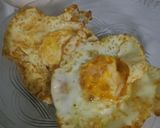 Foto langkah ke 1 dari resep Telur Ceplok Kuah Kecap.
