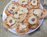 صورة لخطوة 4 من وصفة ميني بيتزا 🍕