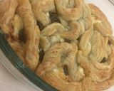 صورة لخطوة 3 من وصفة فطيرة الجبن والزيتون بعجينة البف باستري 🥙