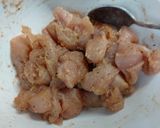 A picture of step 1 of Chicken hakka nodals.