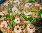 Foto del paso 7 de la receta: Fideuá de verduras y langostinos con allioli de rábanos