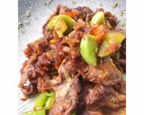 Foto langkah ke 7 dari resep Tumis Daging Pedas-Manis.
