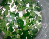 A picture of step 3 of Carrots and moringa noodles.