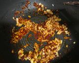 Gambar langkah 2 resipi Tumis terung bersama daging kisar.