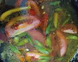 Foto langkah ke 4 dari resep Asem-Asem Ikan Nila dan Sayuran.