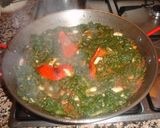 Foto del paso 6 de la receta Paella de espinacas y calamares
