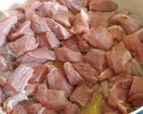 Foto del paso 2 de la receta Carne guisada con batata, berenjena y castañas