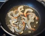 Foto del paso 2 de la receta Tallarines de verduras con gambas en su salsa