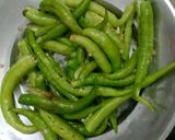 A picture of step 1 of Masala green chillies.