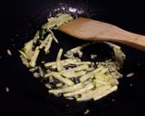 A picture of step 3 of Trofei al granchio e zafferano trofei with saffron and crab.