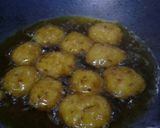 A picture of step 2 of Dahi vada.