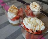 Foto del paso 9 de la receta: Vasitos de fresas con crema de queso
