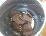 A picture of step 1 of Custard And Oreo Cup Dessert.