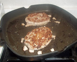 Foto del paso 7 de la receta: Hamburguesa de ternera y alcachofas a la plancha