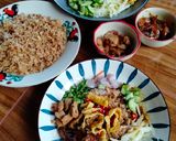 รูปขั้นตอนการทำที่ 1 ของ ข้าวคลุกกะปิ 🌶️🥕🥒🥭🧅