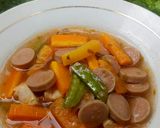Foto langkah ke 6 dari resep Sop Merah Ayam Wortel Sosis.