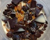 A picture of step 1 of Overnight dark chocolate pecan oats.