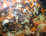 Foto del paso 2 de la receta: Arroz con hongos de pino