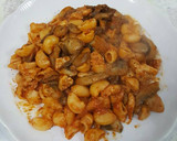 Foto del paso 10 de la receta: Tiburones salteados con champiñones y pollo en salsa de tomate