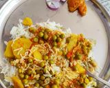 A picture of step 8 of Aloo Matar.