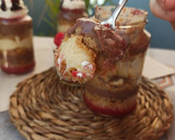 Foto del paso 10 de la receta: Arroz con leche, bizcocho especiado, crema inglesa de chocolate negro y mermelada de frambuesas