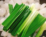 Hình bước làm 1 của món Hột Đát Rim Lá Dứa