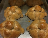 Foto del paso 8 de la receta: Pan de muerto de masa madre