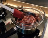 Foto langkah ke 8 dari resep Cupcake Coklat Super Gampang (tanpa telur tanpa susu).