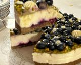 Foto del passaggio 7 della ricetta Cheesecake ai mirtilli e pistacchio