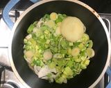 Foto del paso 3 de la receta: Pollo con papas versión saludable