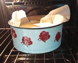 Foto del passaggio 2 della ricetta Tortino alla ricotta & fragole 🍓