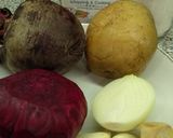 Foto langkah ke 1 dari resep Sup Krim Bit & Kentang.