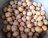 A picture of step 1 of Dum aloo.